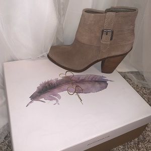 Jessica Simpson taupe booties